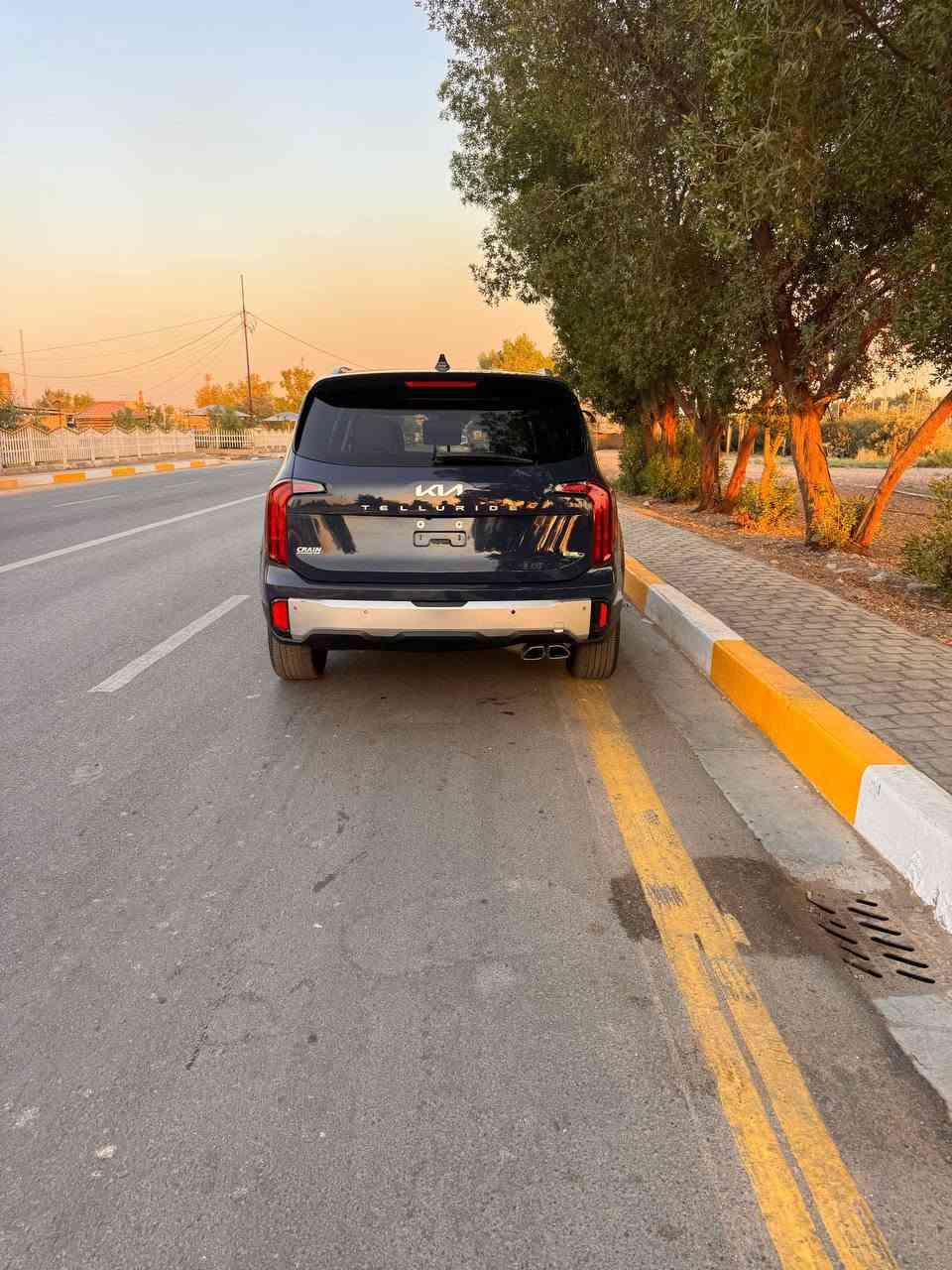 السلام عليكم
للبيع 
كيا تلورايد 2025
كتاب شهداء بغداد

مواصفات s
فتحه 
بصمه 
جلد 
كشنات منفصل 
رادرات اماميه خلفية جانبية 
داخل ابيض 
ماشية (9000) ميل قابل لزيادة 

لون مميز 

ضربته واضحه بالصور 
بدون شواصي 
بدون لغود 

قبق جنطه مبدل نفس الون 
وجاملغ مصبوغ على كده 

مكان السيارة 
بغداد الجديدة - الامين الثانيه 

اتصال 
--------
***********
