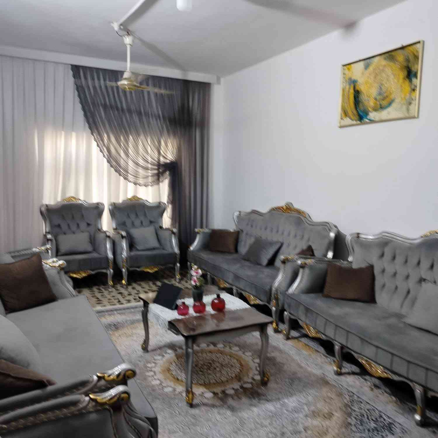 🏡 للبيع – منزل طابو في حي الإعلام
📍 الموقع: حي الإعلام، 

🔹 مواصفات المنزل:

- طابقان.
- الطابق الأرضي:
  - استقبال كبير.
  - غرفتان.
  - حمامان (داخلي وخارجي).
  - ساحة كبيرة جدًا.
- الطابق الأول:
  - 4 غرف (غرفتان مكتملتان وغرفتان قيد الإكمال).
  - صالة كبيرة جدًا.
  - بناء الطابق الثاني جديد 

💰 السعر: 190 مليون دينار عراقي، وقابل للتفاوض بشكل معقول.

📱 للتواصل (واتساب):
***********

التفاصيل كما موضحة في الصور.

