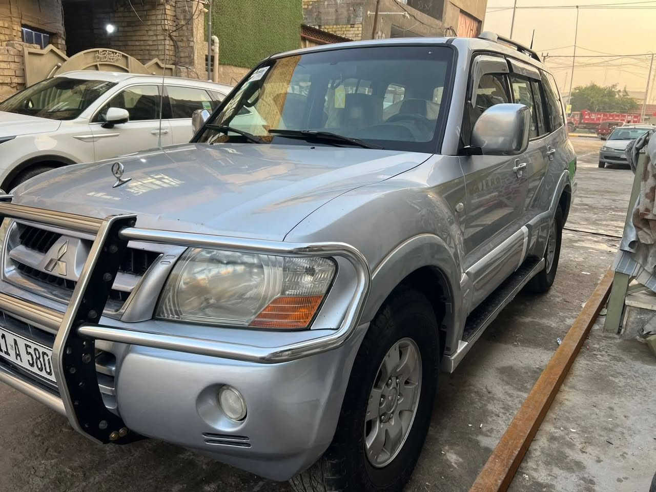 السلام عليكم 
للبيع باجيرو موديل 2007 رقم بغداد دولي باسمي محرك 3000 سبعه راكب ثلاث قطع تبريد مري شفط بيهه صبغ قطعتين بدون أي حادث السعر 97 بيهه مجال بسيط ***********
