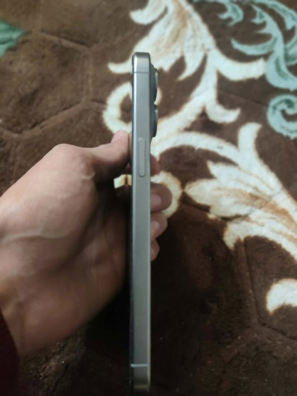 سلام عليكم ايفون 15برو ماكس ذاكره 256شخط مابي بطاريه 87ملحقاته مابي ملحقات فقط كڤر وشغله ثاني مبايل اخذته من واحد ورحت فحصته حاسبه كله نورمال وديته ل5محلات ابو صيانه كلولي مكفؤل بس بي شعار مثل ما موضح بصوره سعره 950وبي مجال ***********
