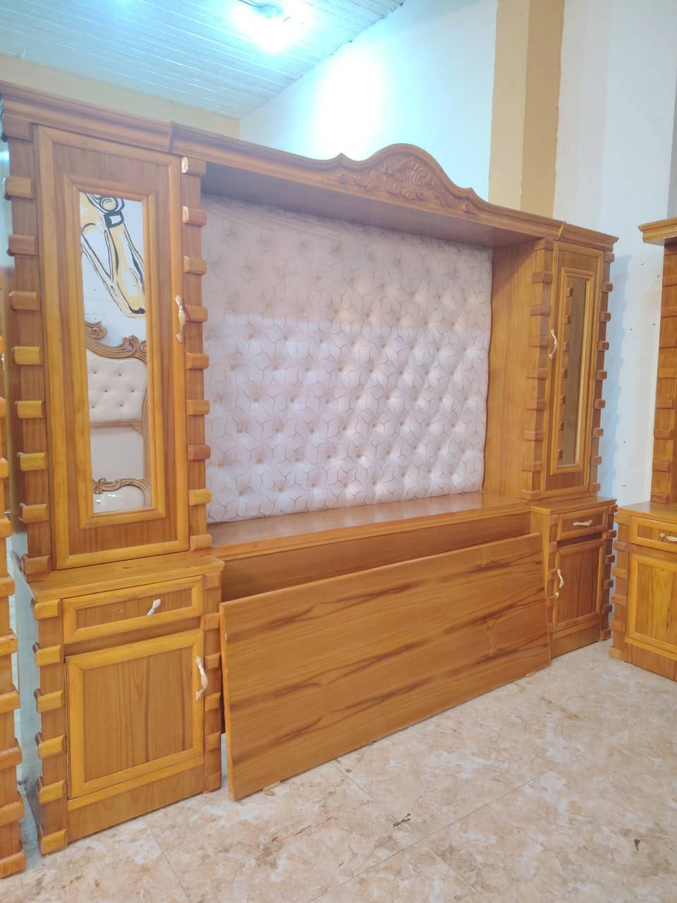 السلام عليكم الغرفة نجاره صاج مسرح ضهر جرجوبة تكمة موديل طابوكه سعر مليون ٥٠٠ نضافه ١٠٠ رقم ***********
