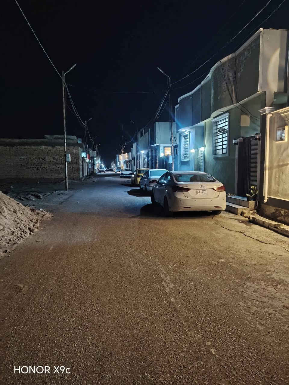 60 متر🏘️ 🏘️ 🏘️ عدد 3 متجاورات قيد الانشاء شهرين تستلم مفتاح الموقع مقابل قرية الغدير شارع الصب # عمود ٣٢١
سعر الواحد 26 💸 💸 قابل للتفاوض

يحتوي غرفه وصاله ومطبخ معزول ومكشوفة وحمام وطارمه
للتواصل *********** وأتساب
