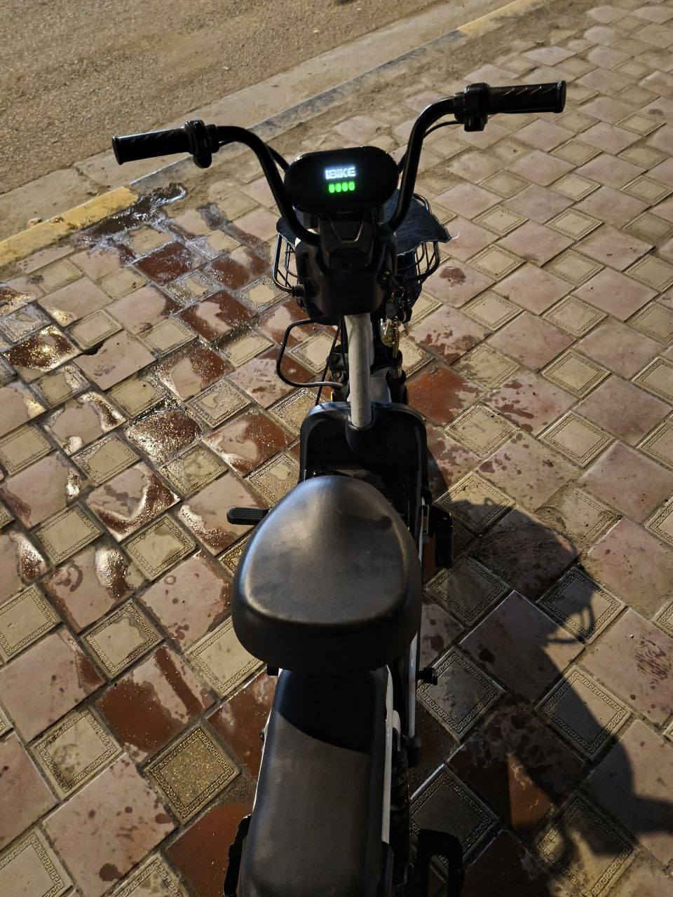 السلام عليكم ورحمة الله وبركاته 
بأيسكل شحن حجم 16 بأيسكل نضيف مثل ما اتشوف سعر البايسكل 300الف او مراوس بـ R8ونطي فرق أو بي مجال حك الجيه أي تفاصيل اتصل وإني خادم ***********مكاني كربلاء
