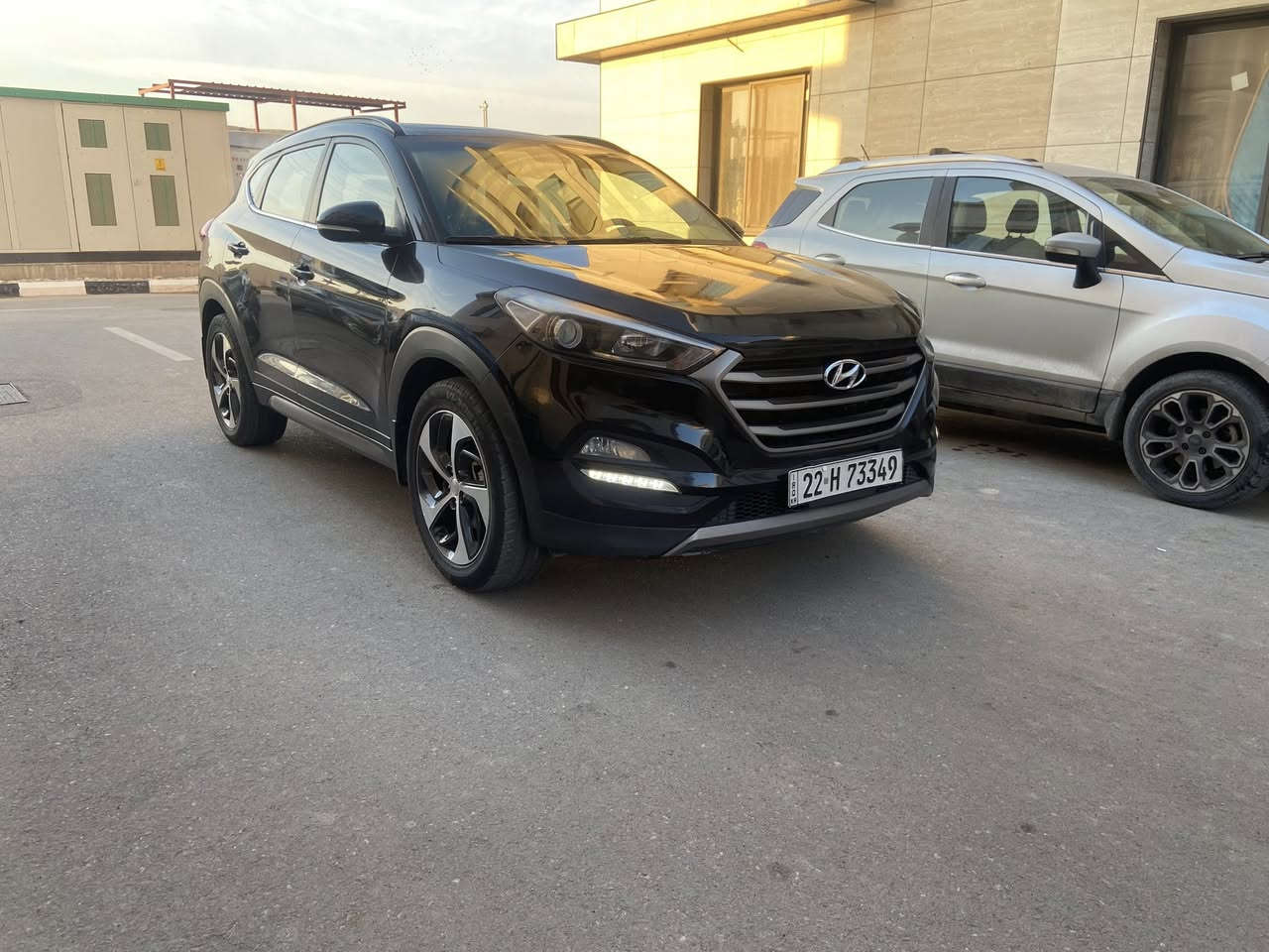 السلام عليكم هونداي توكسان موديل ١٧ خليجي مكفول من الحادث والصبغ عدا شبرين بل جاملغ الامامي والباقي مكفول والسارة فول الفول الكير والمحرك مكفولات 
فتحة سقف بانورما 
بصمة ابواب وتشغيل 
المقاعد الامامية كهرباء 
فور ويل 
انظمة قيادة 
تبريد قطعتين 
تحكم ستيرن 
شاشة اندريد 
اشاير مري 
مري شفط 
مكانها بغداد وسعرها ١٦٣ للاتصال 
***********
