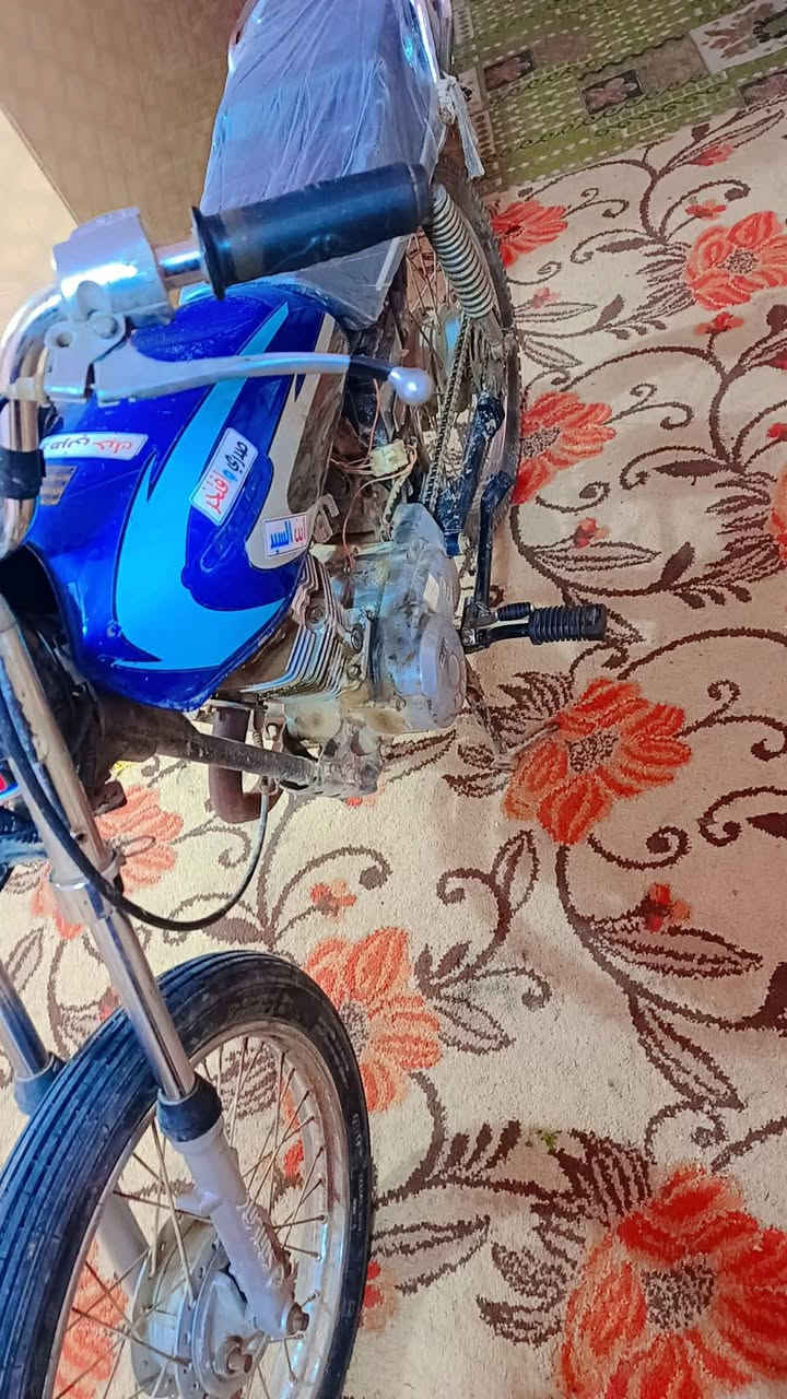 سلام عليكم 
دراجه للبيع كهربائيات كامله(ضفيرة جديدة) باتري جديد انارة دراجه نضيفه مال جناي السعر خاص او اتصل (***********)
