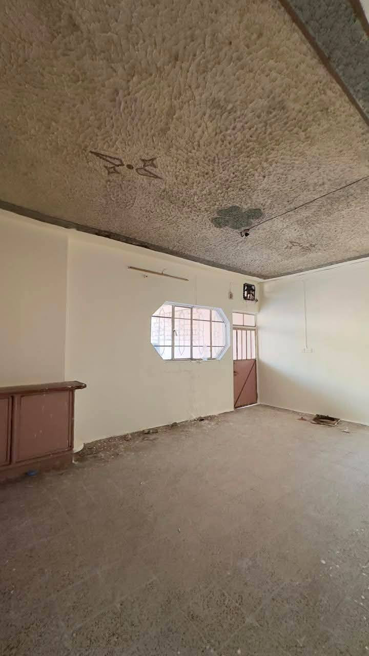 السلام عليكم يتوفر بيت ايجار في حي عدن غرفين هول مطبخ صحيات وستقبال بناء 🏢 حديث المساحه 200متر كراج كامل البيت التواصل مع مكتب صفوان السنجاري شقق الخظراء او على الارقام التالى ***********اسيا ***********
