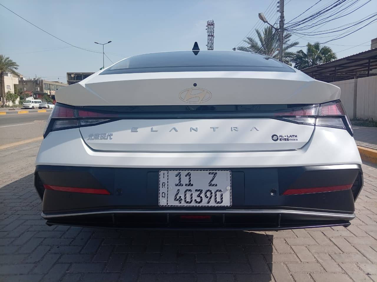 السلام عليكم Hyundai Elantra. 2025{تجميع صيني }..للبيع السياره كلش نضيفة والسياره كلش جديده شخط مابية السياره حلوه أحلى من الصوره ماشية 13 ألف كيلو بعده جديده
المواصفات. 
فتحة سقف
بصمه
بصمة أبواب
شاشة ديجتل
اشاير بل مري
هند بريك بصمه
أوتو هولد 
حساس لايت
حساسات امامية خلفيه
كير طيارة أبو الشاشة
نضام ترحيب 
مري شقياد
4انضمه قياده
تحكمات ستيرن 
كشنات كهرباء
تبريد قطعتين
شاشه كبيره 
يعني السياره فول مواصفات فول الفول 
السياره تعال وشوفه كلش نضيفه وحلوه 
السعر 145 وبية مجال.. وشرط افحص إذا موو نفس الحجي ينزل من سعره
***********
السياره بغداد
