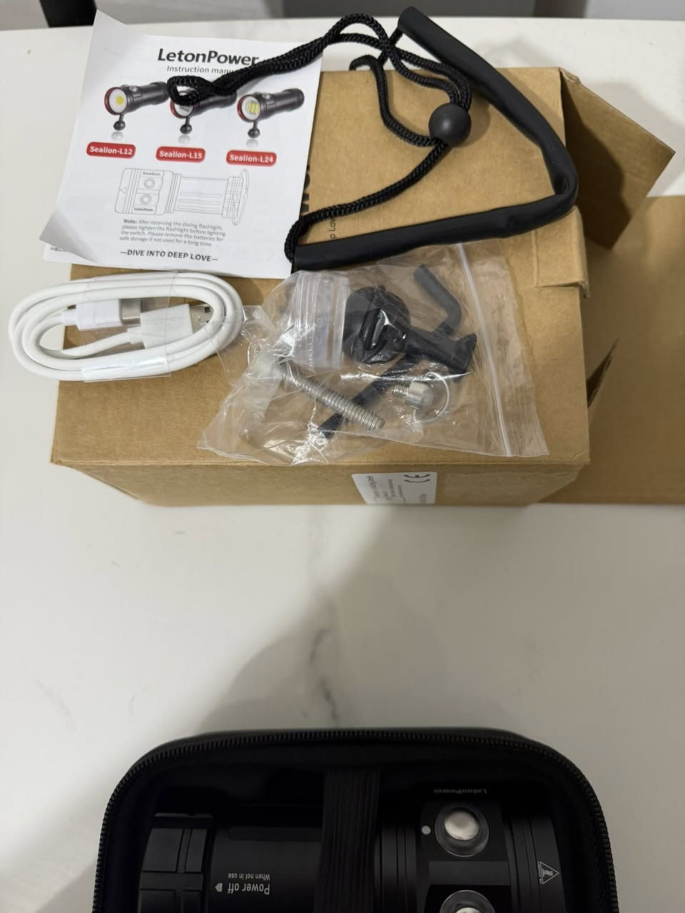 السلام عليكم 
عيوني توفر لايت نوع Leton power  مدى 100متر .12000الومن 
قوي جدا ثقيل جدا وختم حفر اصلي جديد بالكارتون مع كافه ملحقاته لتفاصيل اكثر ع الخاص 
موجود توصيل 
ملاحظه شباب 100متر وليس 80 متر


**إذا كنت صاحب هذا الإعلان وتريد حذفه لأي سبب، رجاءا أرسل رسالة إلى الدعم الفني**