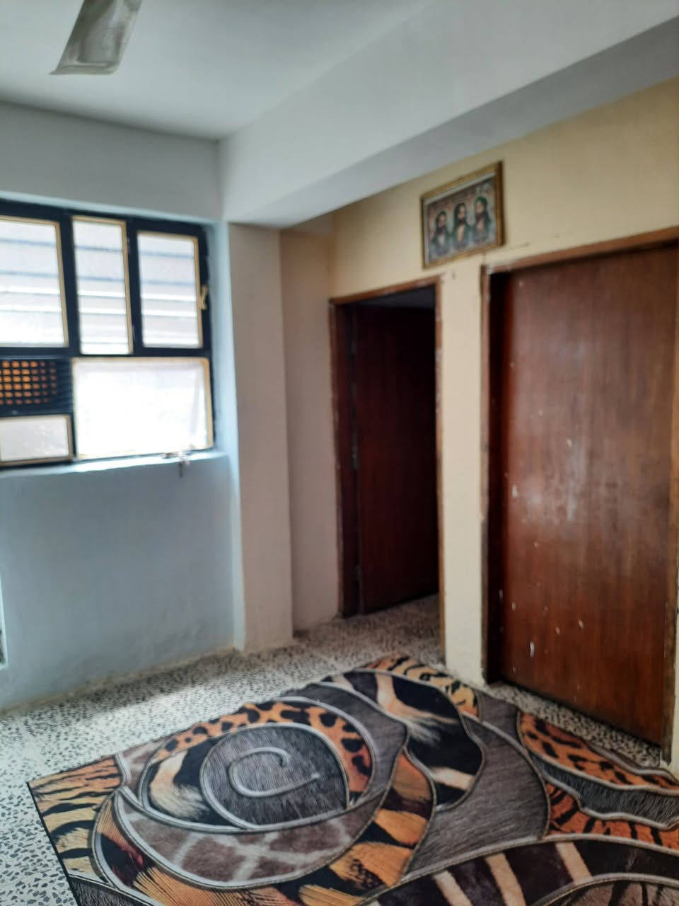 عمارة ركن للبيع 🔴
📍 الموقع: بغداد – مدينة الصدر – قطاع 47

📐 المساحة: 144 متر

🧱 الوضع: ركن – موقع حيوي 

🔹 تفاصيل العمارة:

✔️ عدد 2 شقق سكنية

✔️ عدد 4 محلات تجارية

✔️ مشتمل أرضي (بناء وترميم حديث) يحتوي على:

استقبال

مطبخ

صالة

غرفة

خدمات كاملة

✨ مناسبة للسكن والاستثمار بنفس الوقت

💰 دخل شهري مضمون من المحلات

📞 للاستفسار:

مراسلة خاصة أو الاتصال / واتساب

📱 ***********
