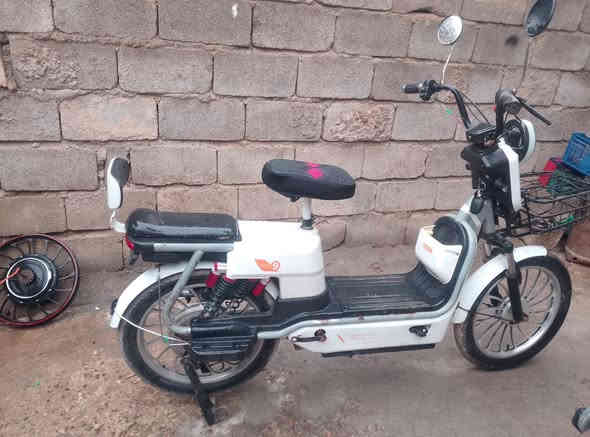 السلام عليكم بايسكل شحن للبيع موديل 2025 نقص شاشة فقط السعر ب 200 وبي مجال الدراجة كاملة شغالة ***********
