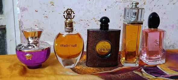 السلام عليكم هاي العطور كوتية نساىية لبيع للاستفسار ت ***********
