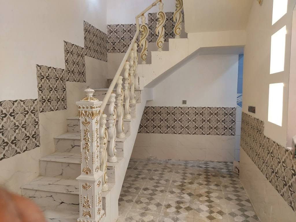 بيت 🏠 للبيع مساحه 50متر طابق ونص كربلاء المقدسة مجمع ذالفقار سكني قرب سيد اسماعيل سند 25قرار محكمه السعر 53مليون 
*********** كربلاء, العراق
