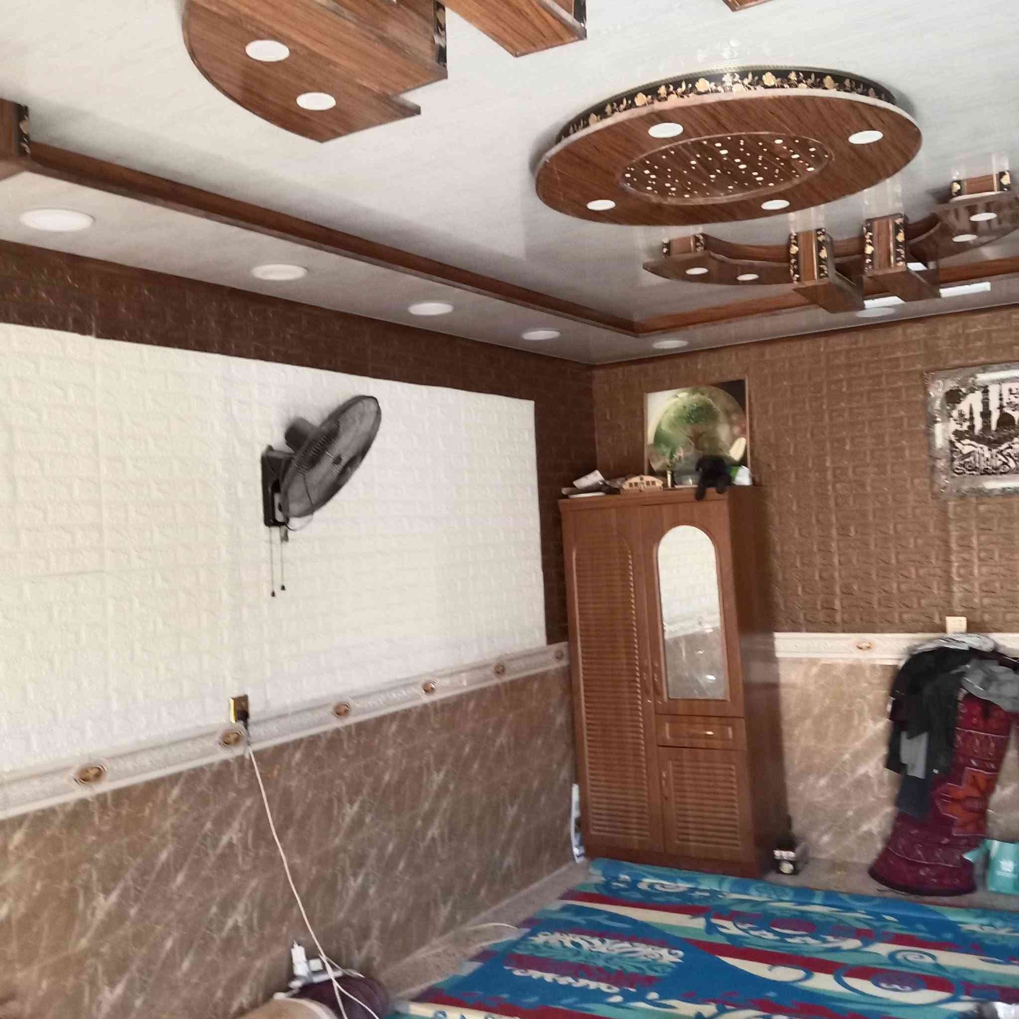 السلام عليكم
بيت مساحته 130م موقعة الرضوية السابعة شارع التركمان قريب على شارع العام يحتوي على استقبال وغرفة وصاله ومطبخ وصحيات 

للأتصال 👇
***********
(ما اتواجد على الفيس العنده إستفسار على الرقم فقط)
