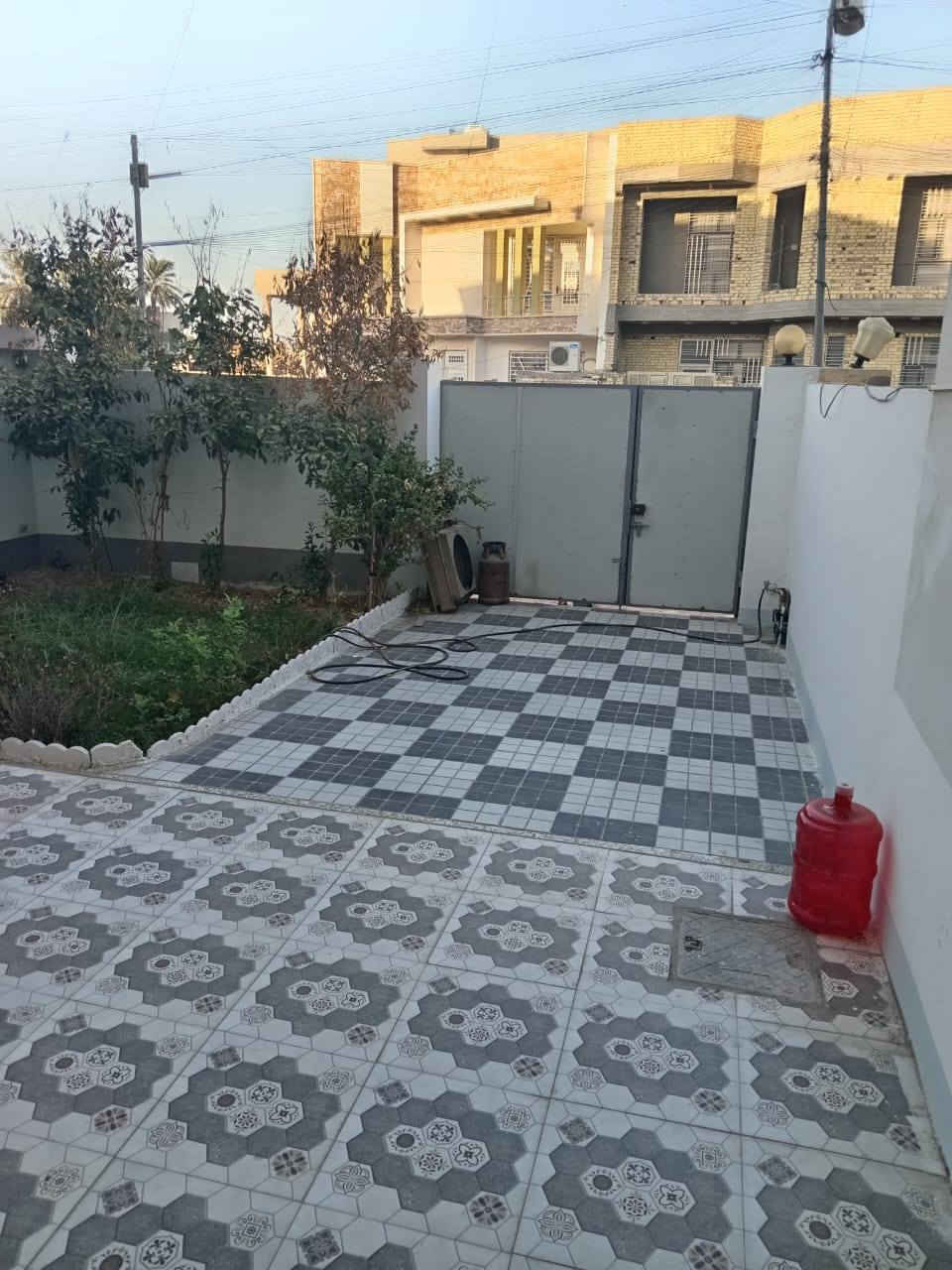 السلام عليكم
للبيع دار حديث منطقة تموز 
عرض الشارع 20م
مساحة الدار 318م
للاستفسار ***********
