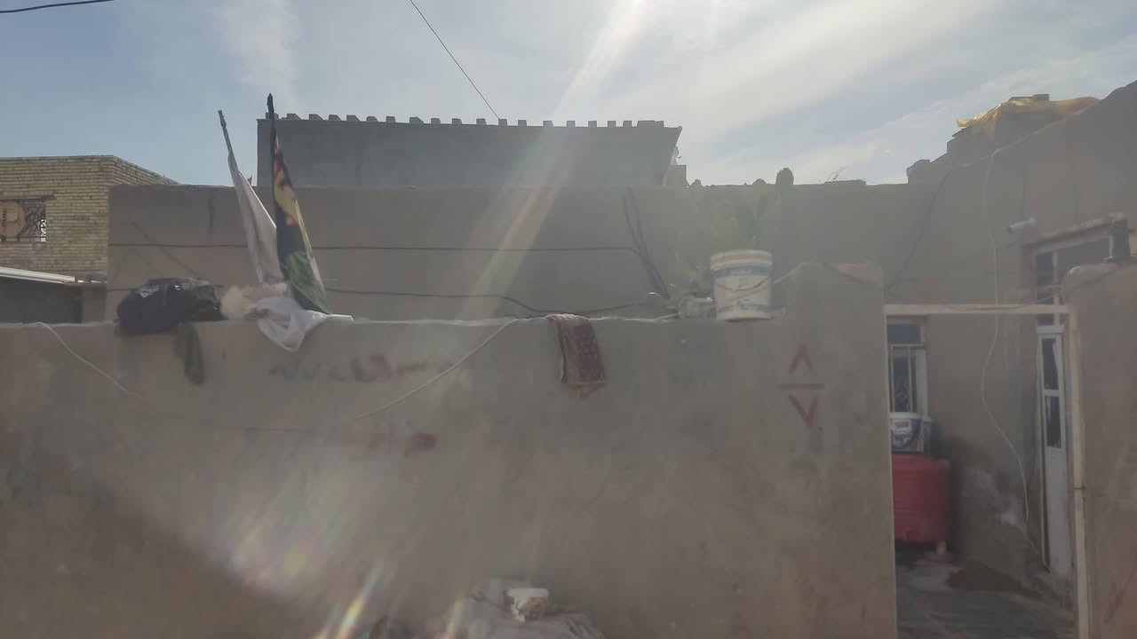 سلام عليكم بيت للبيع في شارع النفط بنزلة شارع اسواق الصدرين او ابو علي الحجيمي
مساحه 320متر بناء بلوك  يتكون من ثلاث قرف وهول وستقبال   ومطبخ للستفسار  *********** ادمن وافق 23وبي مجال
