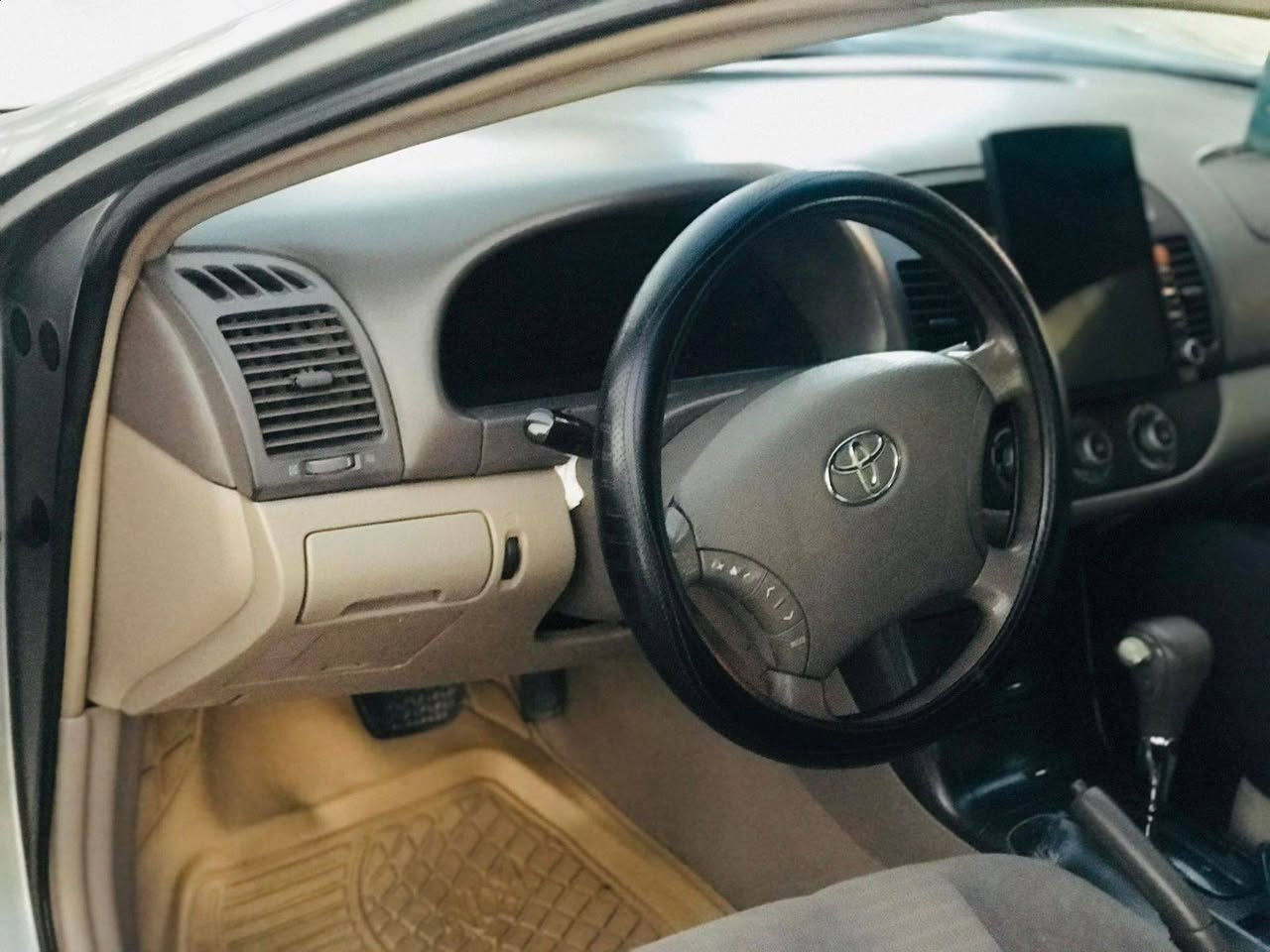 السلام عليكم كامري ٢٠٠٥ للبيع امريكي ٦سلندر محرك افلون سياره مكفوله كله عل وضع الشركه بس بيها جلح بل بنيد وبل قماره وبل جنطه مكان السياره تكريت ***********
