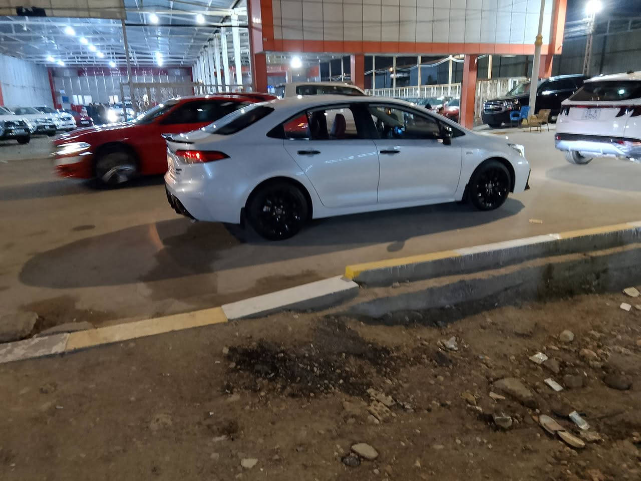 السلام عليكم للبيع كورولا هايبرد موديل 25 بلاك اديشن مكفوله الصبغ وضربه وحتى البارد ماشيه 16 الف سعر 162 وبيه مجال للشراي ***********
