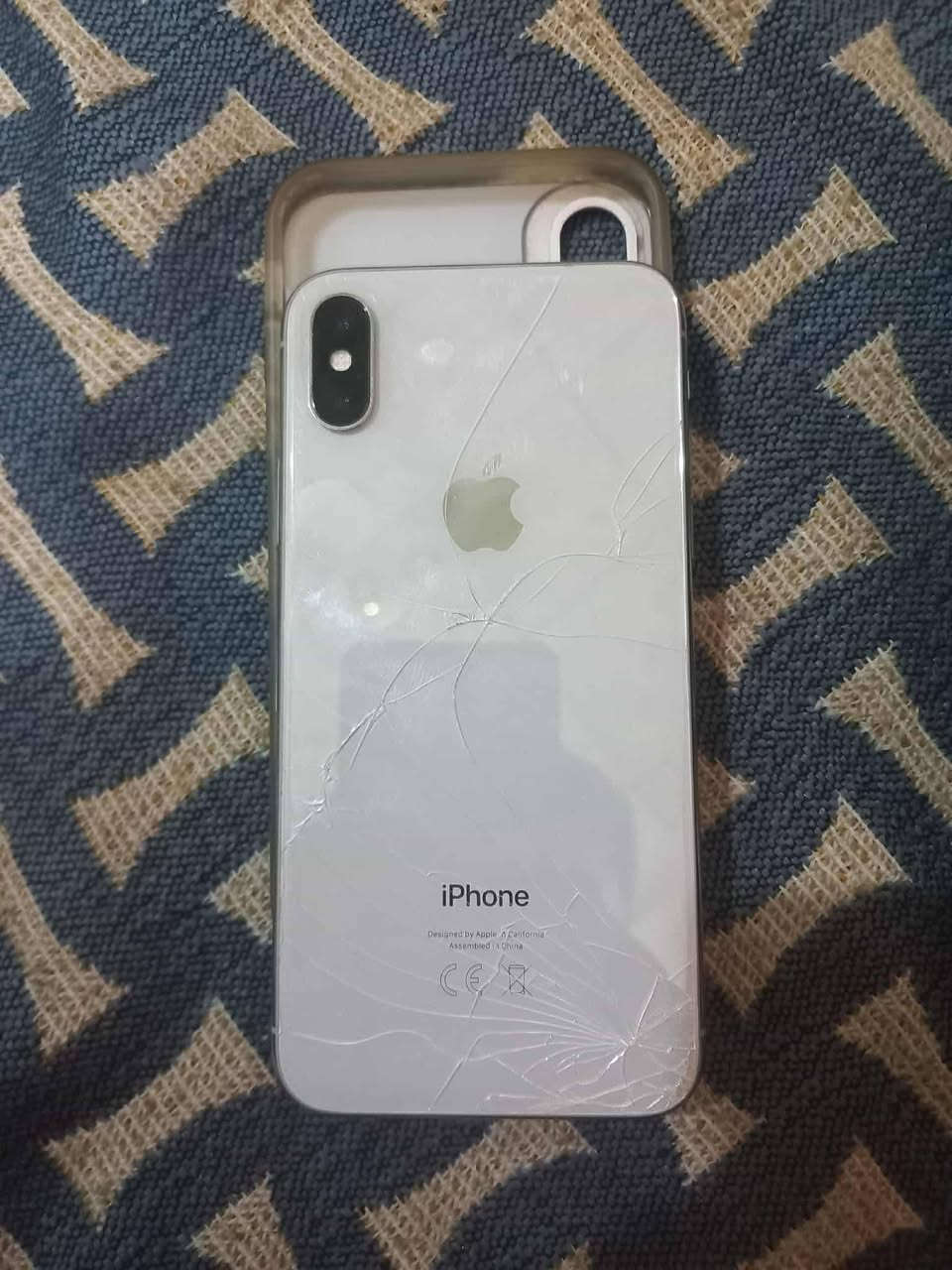 ايفون اكس عادي مكفول مكان كربلاء الحر ***********
