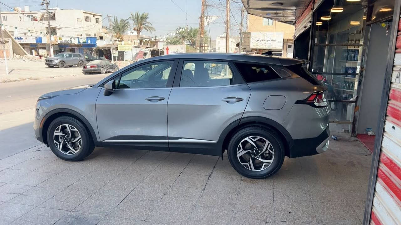 سعر مناسب سبورتج  2023 
ماشيا ٥٠ فول مواصفات  توقف ثاني 
كامرة دوارة 
حساسات امامي خلفي 
سياقة ذاتية 
تحديد مسار  وتحديد سرعة  
وبعد بيها مواصفات  
حادثها موضح بل صور 
وسونار فقط باب خلفي صبغ 
وبارد بل صنددوق والباقي كفالة
مكانها بغداد الغزالية 
رقم صاحب سيارة ***********
