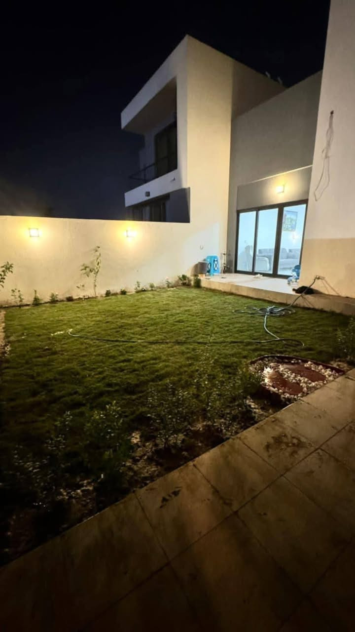 سلام عليكم  
اهلنا في مجمع بدور  السكني  توجد جميع انواع الزرع والضليات والديكورات حدايق داخليه خارجيه 
وانسب الأسعار   رقم ***********وتساب  
#ضياء الفلاح
