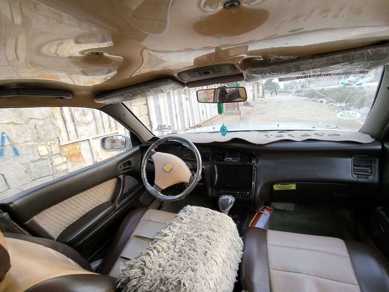 السلام عليكم بطه للبيع منفصل موديل 93 مكفوله من كص ونقل وضربه مصبوغه جماليه كير مكينه ففتي  جدد اكسن تخم تاير باتري جديد تبريد ثلج 
رقم نكليزي بغداد بسمي رقم نكليزي تحويل ثاني يوم مكاني بغداد النهروان 
*********** السعر.    55 وبيه مجال كلش قليل.
