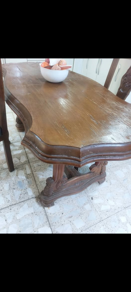 ميز واربع كراسي زان مصري السعر ٢٠٠ الف الرقم *********** واتساب
