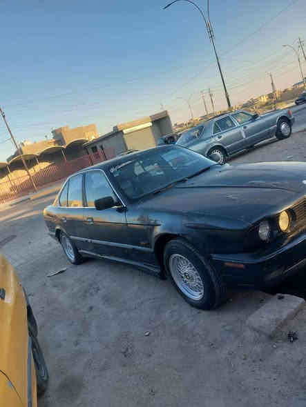 بي ام 525 مكينة كير نضيفات  راديتر  منظومة مي جديد  صدر خلفي امامي نضيف رقم انبار تحويل مباشر كهربائيات شغالة سيارة نقصها صبغ وترتيبات دواخل  مكان السيارة بغداد بياع.  اتصال ***********
