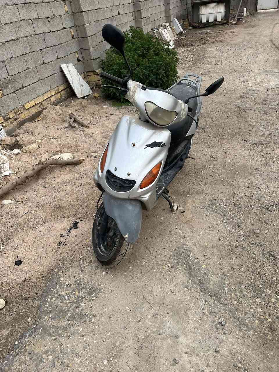 دراجه للبيع خير من الله عوزه بس تجفيت 
ناصريه مركز 
***********
