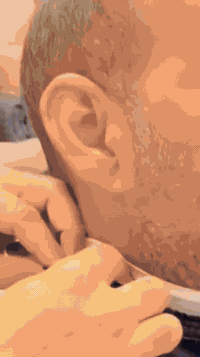 يعلن كوافير ملك الاناقه عن فتح دورات لتعليم الحلاقه الرجاليه تتضمن مهارات الفن وتعليم وتطوير وتدريب بافضل الاساليب والتقنيات دوره شامله بكل تفاصيل الحلاقه نضري وعملي يتضمن كورس الدوره قص الشعر بطرق حديثه الشسوار والتسريحات بأنواعها تنضيف البشره بجهاز الهايدرو وكيفيه استخدام الخيط والشمع وتحديد الحواجب بالخيط وتعليم خلط الالوان السلفر وكافه اصباغ ااشعر
للاستفسار ***********((((ويوجد لدينا ايضاً بوستيجات شعر طبيعي 0773 365 9668
