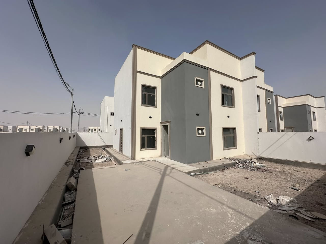 دار 250م للبيع
النجف // مجمع الأميرات 2 // مربع رابع // طابقين جاهز للسكن // موقع مميز جدا خلف شارع 60 الفاصل بين مجمع الكرار والأميرات // وقرب شارع 30 // تدفع حاليا 110والباقي يتحول عالعقاري83// 
قسطه الشهري 520 الف  //علماً يبعد المجمع 8 كيلو عن مرقد امير المؤمنين عليه السلام 
للاستفسار :
***********
***********
