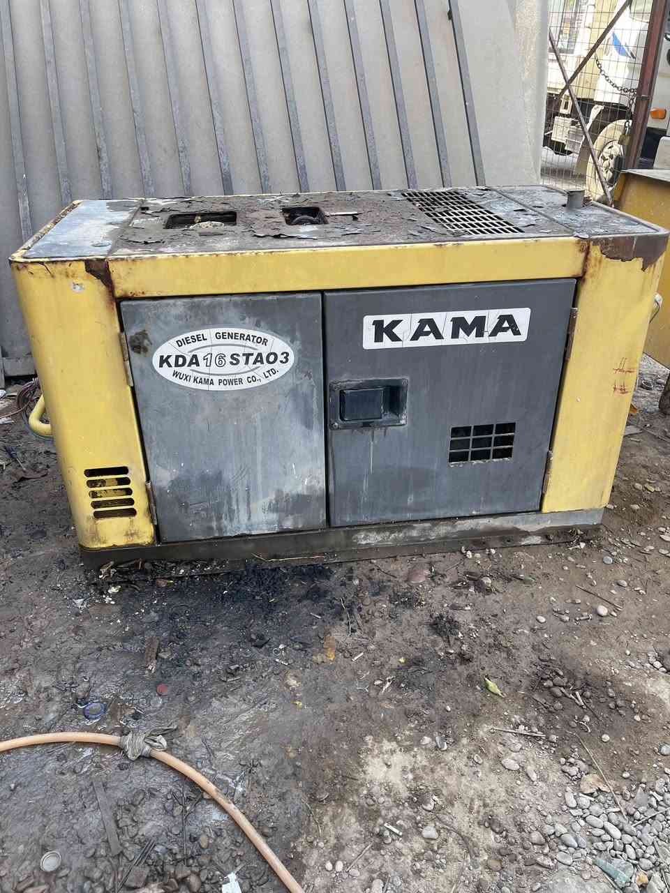 السلام عليكم مولد داهيستو شغال يرادله تنضيف نوزلات 3سلندر تري فيز 15كيفي مكاني بغداد لا مفتوح ولا ملعوب بي شراي انتصل سعره 10$اوراق***********
