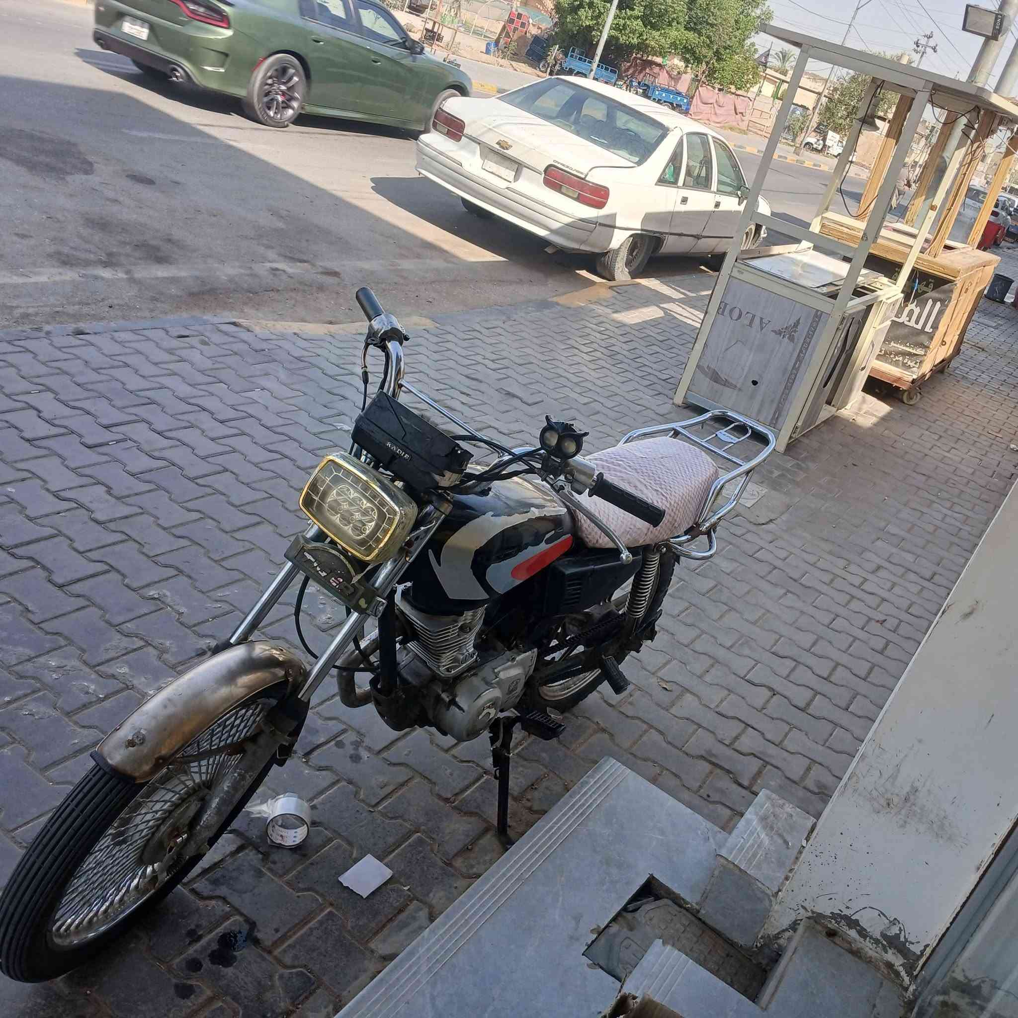 سلام عليكم دراجه أوراق اصليه مديل ٢٠٢٠مكانها الكوت الشهداء شارع الأطلال معرض دراجات سيف الدريساوي تنباع قصد على الماستر الرافدين وتنباع حاضر الشراي يتصل ***********سعر ٤٥٠ بل حاضر

