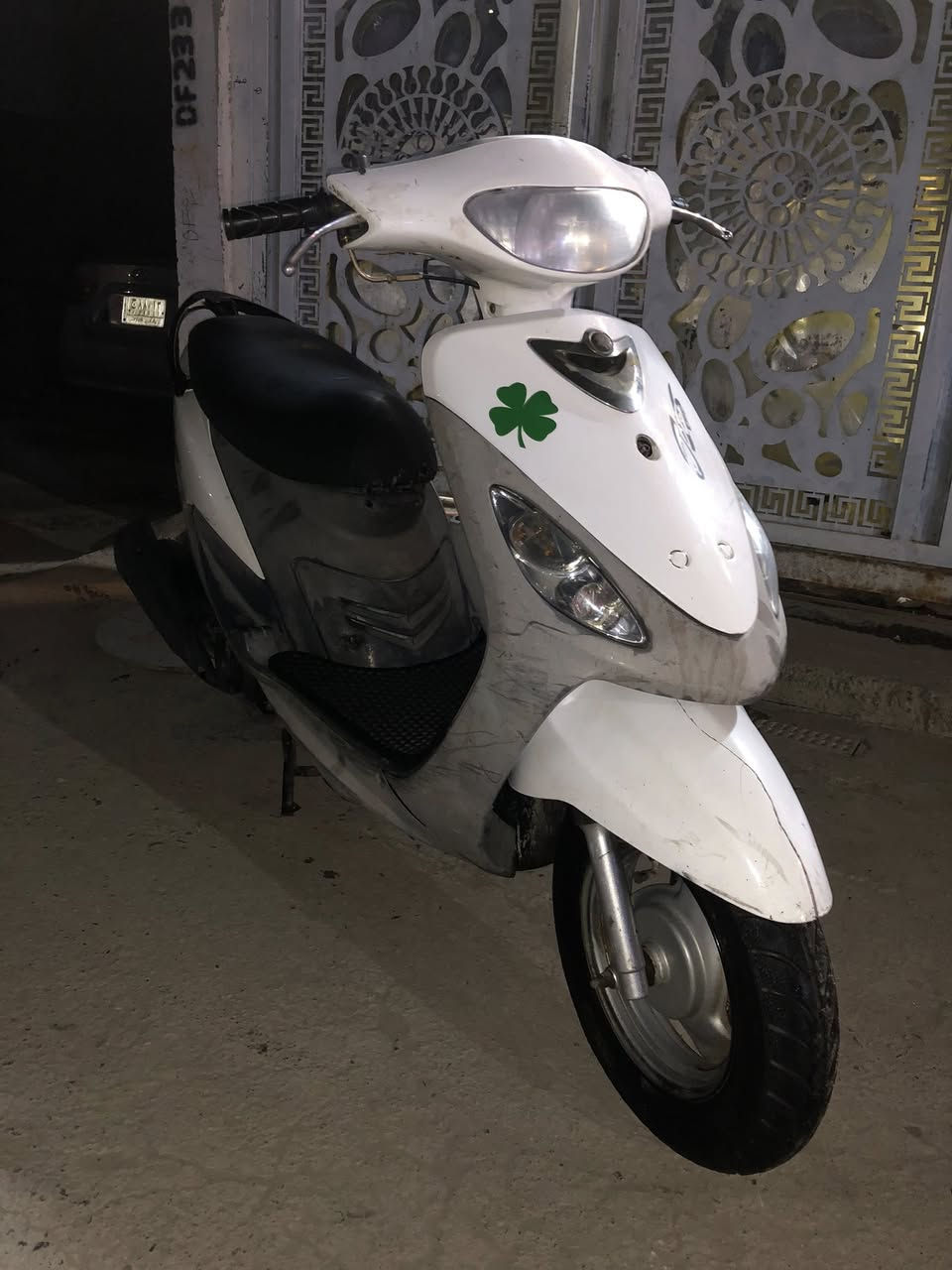 سلام عليكم ماكس منغولي الدراجه مفتوحه او فتحه 
الدراجه كله بلاد امبدل فقط كابريتر جديد البقي كله  عل وضعه خير من الله مداريه بانزين محسن دهن كل اسبوع ابدل كامله امكمله كل نقص مابيه السعر ٤٠٠ وبيه مجال قليل 
مكاني الدوره ***********
