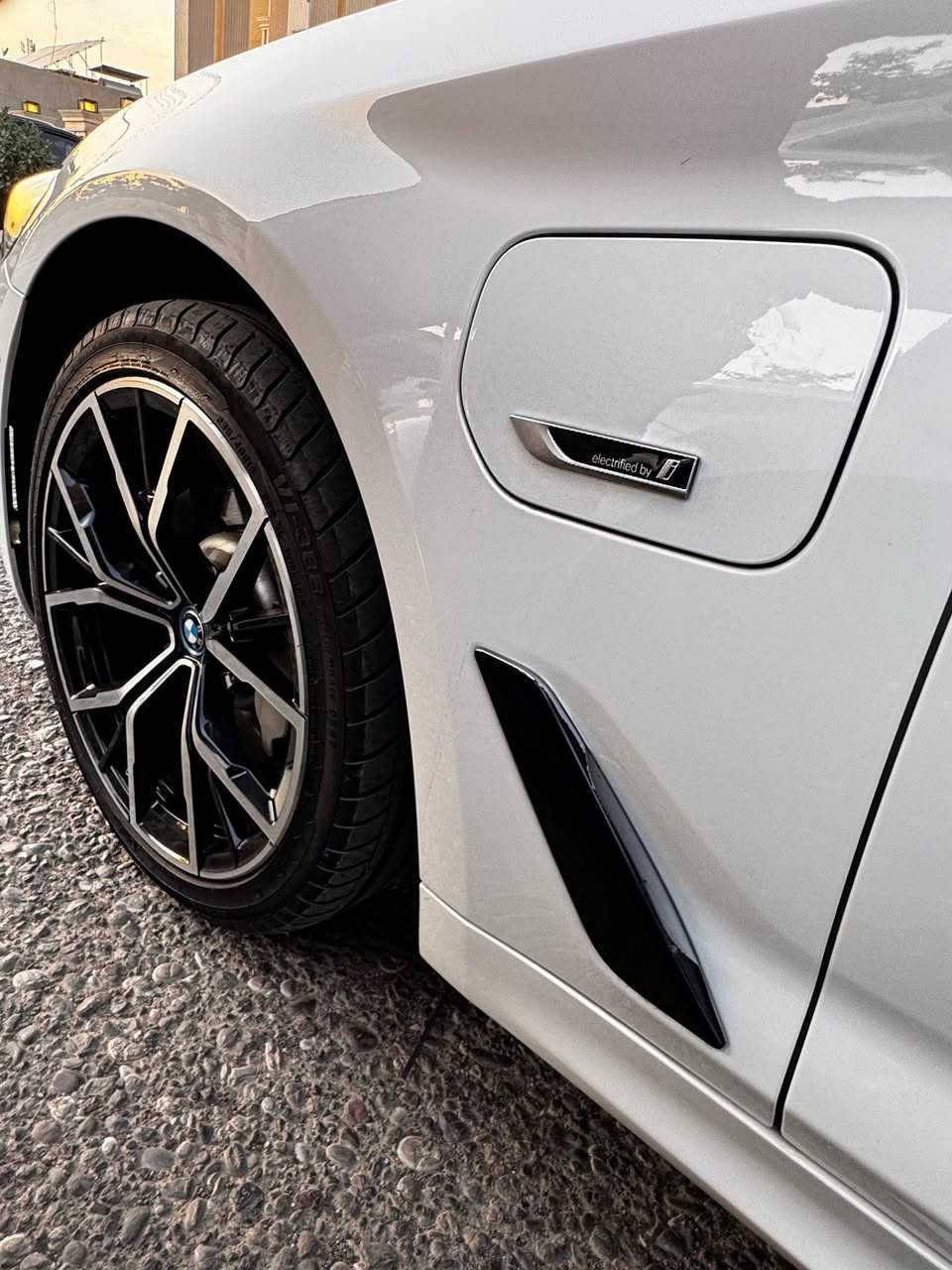 530e 2022
استيراد خاص مو امريكيه  يعني المانيه 

اخوان السياره كل المواصفات بيهايعني individual.  

 الأبواب شفط 

لايت ليزر بلادي 

كامرات محيطيه 

بردات

إيماءات صوت يعني تعلي وتنصي وتقلب بلشاشه عن بعد 

داتاشو

كشنات تدفئة وتبريد ومساج 

ام باكج بلادي 

قيادة ذاتيه 

اوتو بارك تطبك نفسها

حساسات استشعار توقف عن الاقتراب 

رادارات كل الجوانب وأمامي وخلفي 

فتحة سقف

صندوق كهرباء 

كهرباء وهايبرد وبانزين 

قدرة حصانيه ٣٩٢ 

رقم اربيل وباسمي 

هزه جديده 

السعر ٣٤٥ 

ماشيه ٧٨ الف كيلو متر 

للاستفسار ***********
