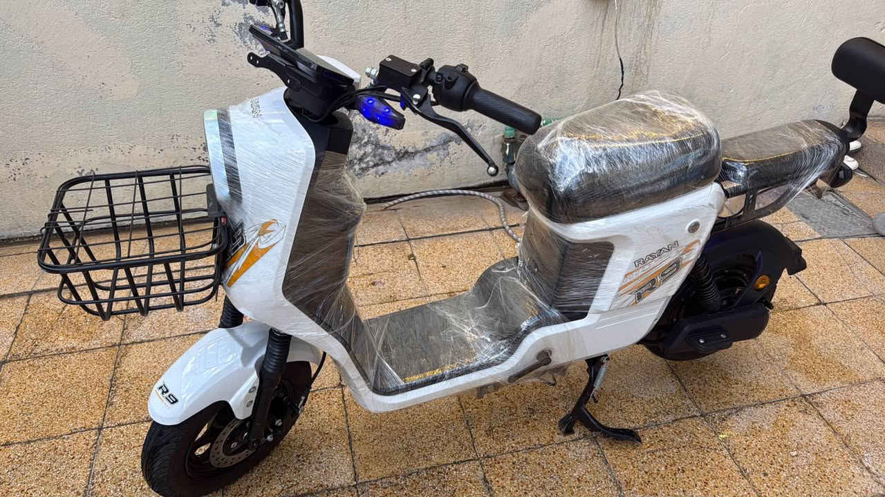 السلام عليكم دراجة شحن البيع ماركت ريان الدراجة جديده كلش ما صالها شهر من مستخدمه حته ماشيه الدواجة نضيفه 100 بل 100 ما تصرف عليها ربع ترا ماكو هيج سعر  شوف السوك وانه بخدمتك ترا الجديده ب700 لين هاي ريان بس انه محتاج فلوس وريد بيع مكاني بصره ابو الخصيب السعر 475!!! ماكو هيج سعر ولي ما يعجبه المنشر لا تنتصل *********** وتساب متواجد البصرة, العراق
