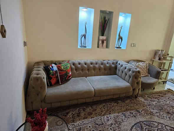 سلام عليكم تخم قنفات تركي ٨ مقاعد  قماش مودرن كلش نظيف بدون اي ضرر
مكاني كربلاء البوبيات 
***********
السعر ٦٠٠
