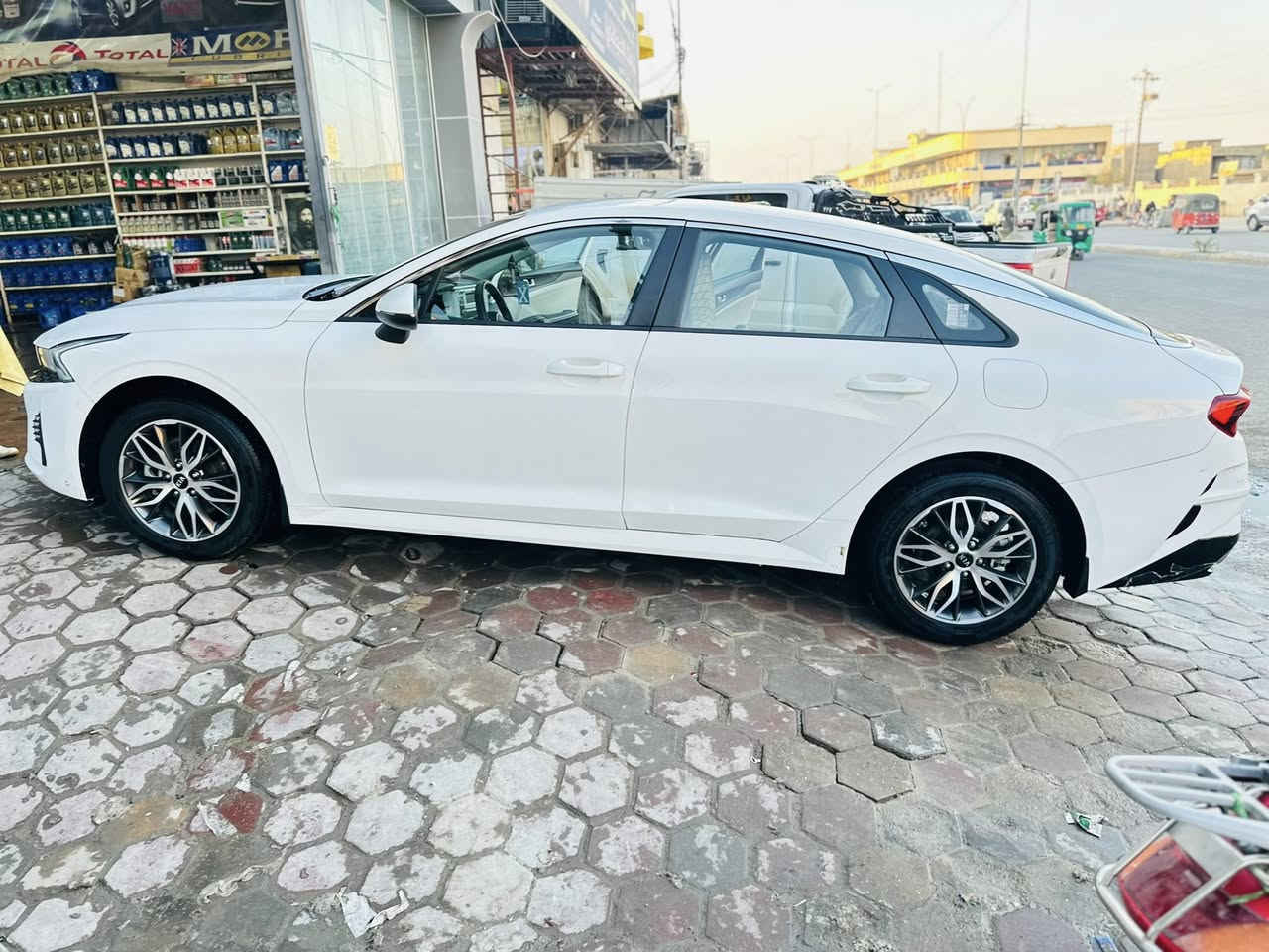 سلام عليكم 
كي فايف K5 خليجيه كفاله عامه 2021ماشيه 82 الف
موصفاتها معروفه
سياره محجوزه بسمي 
مكان السياره واسط قضاء النعمانية 
للستفسار ***********
