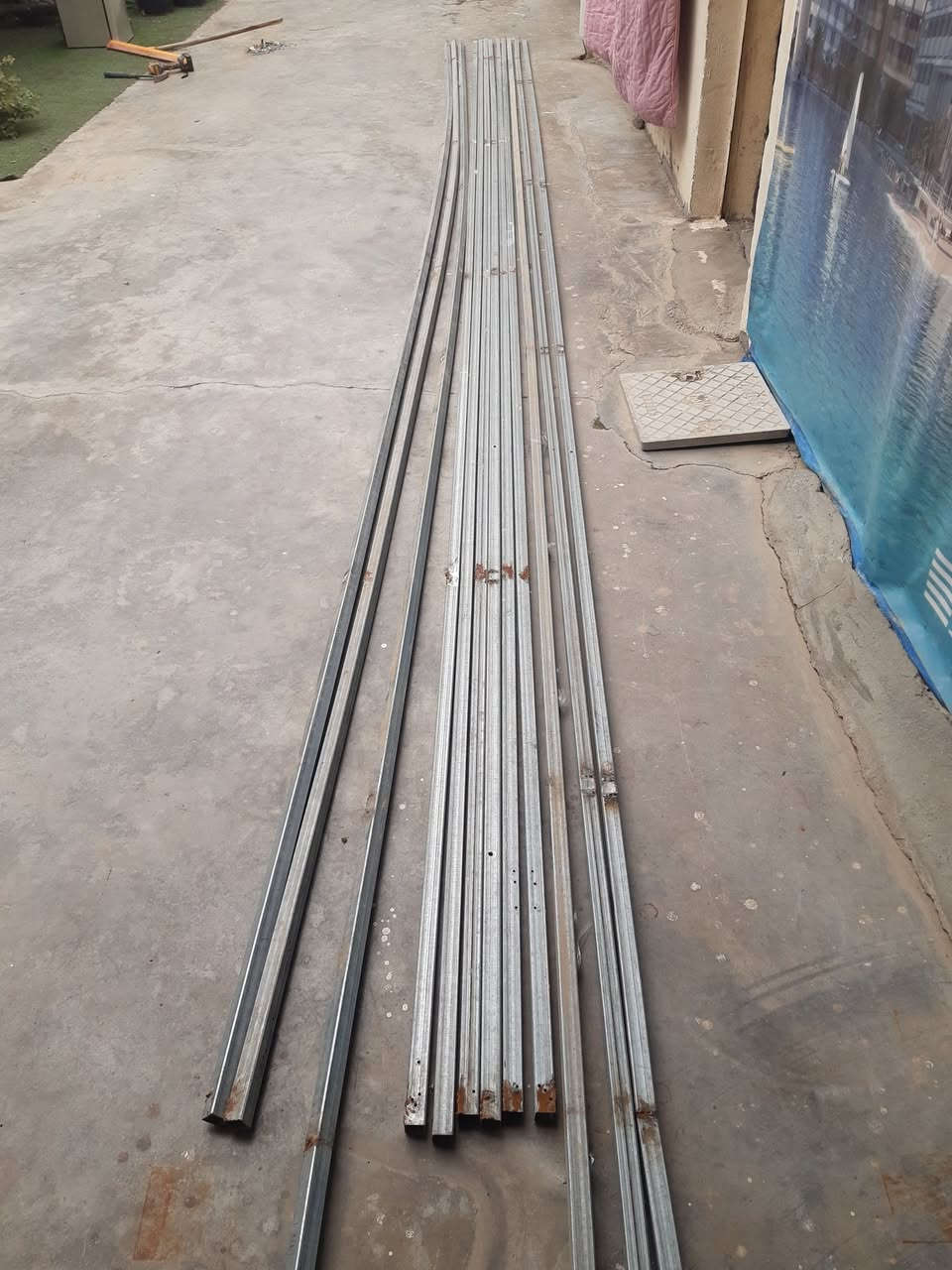 ١٢ بوري مربع حجم ٢ونص الطول ٦متر. الي يريدهن بسعر مناسب يتفضل خاص.***********/ ***********الاسيا مابي واتساب بس الكورك
