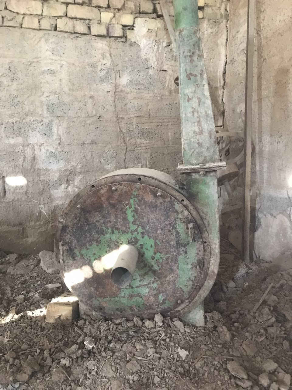 سلام عليكم جاروشة مال  طعام تجرش كل طعام كاملة بس نقصهة ماطور  حجمهة 24سعر 600 الف رقم الهاتف ***********
