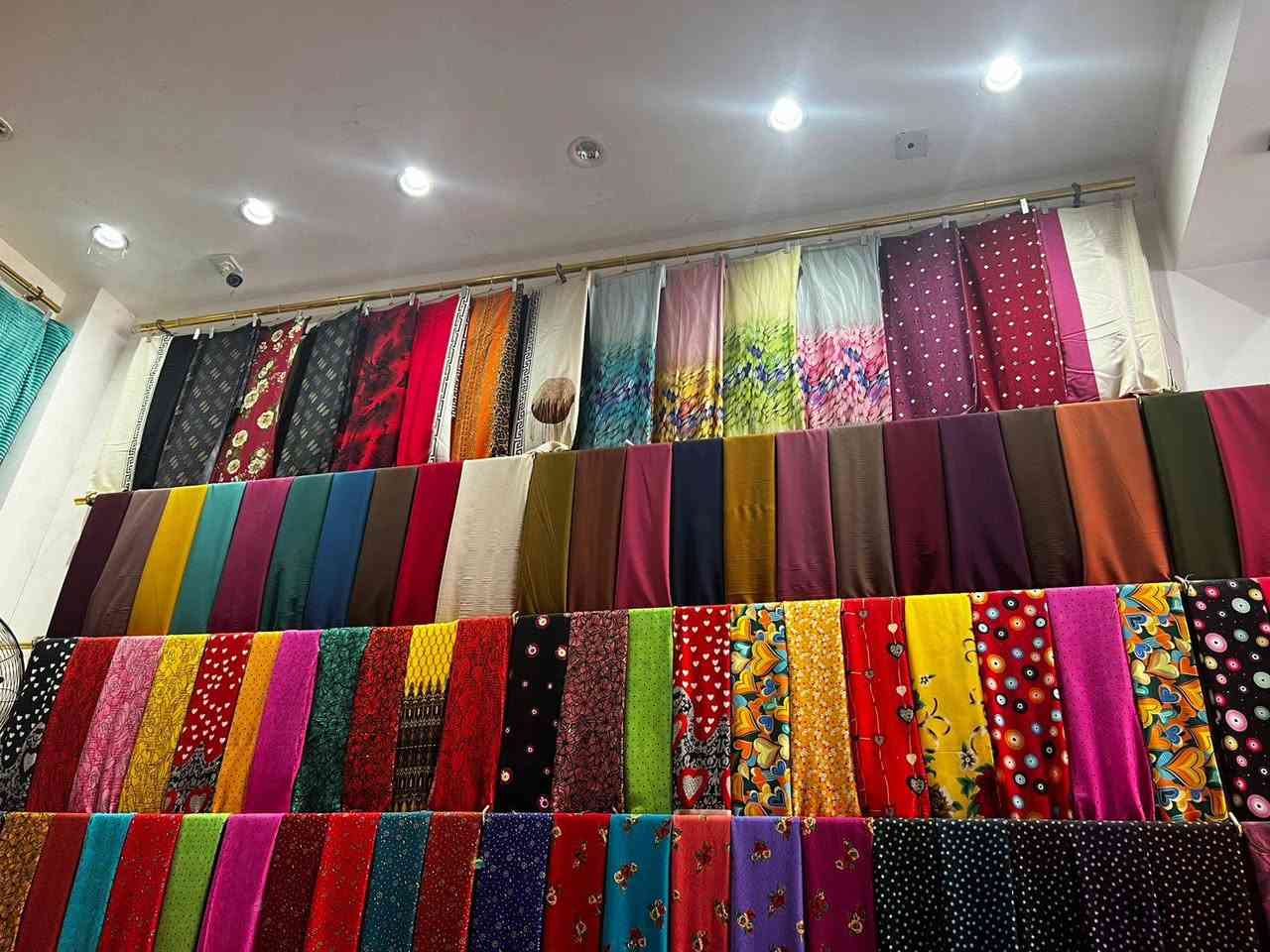 كل ما هو جديد لدينا تتوفر كافة انواع الأقمشة كشمير تركي وعادي لنن مارينا همايون الوان ساده ومشجر خاولي بردات بوهيمي انواع العبي العقيق والسويسري الجرجيت الاصلي وريش النعام مع أنسب وأقل الأسعار ويوجد توصيل داخل وخارج الرفاعي


**إذا كنت صاحب هذا الإعلان وتريد حذفه لأي سبب، رجاءا أرسل رسالة إلى الدعم الفني**