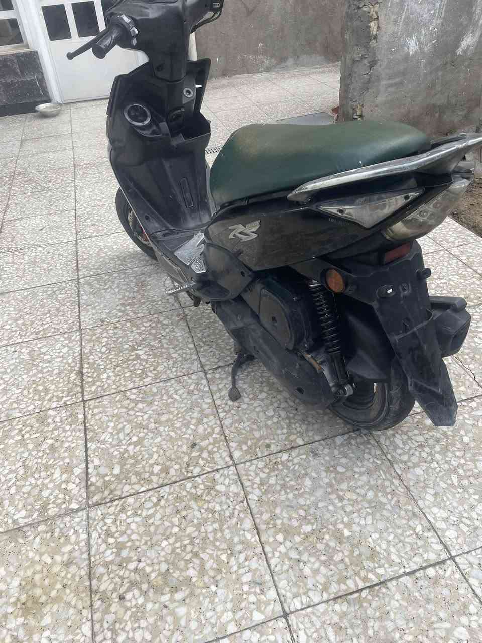 سلام عليكم لبيع دراجة ماكس حديث ياباني نوزل ياباني مابيهة أي نقص محرك مكفول كفرات بلادية أوراق كاملة مكاني بلديات ضباط سعر 650 رقم تليفون ***********
