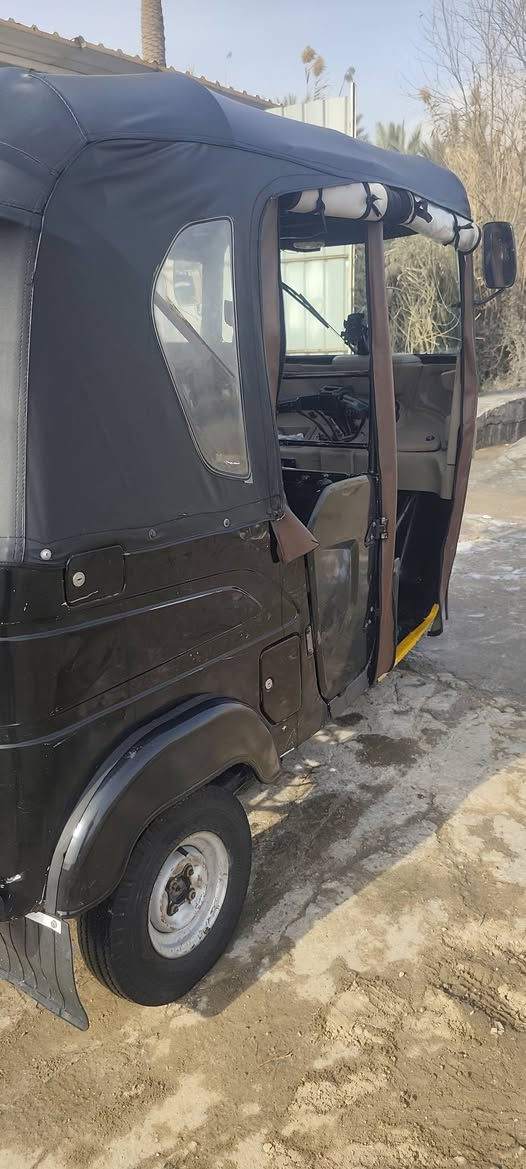 سلام عليكم تكتك موديل 21سنويه واسط ثاني يوم احولك تصال***********
