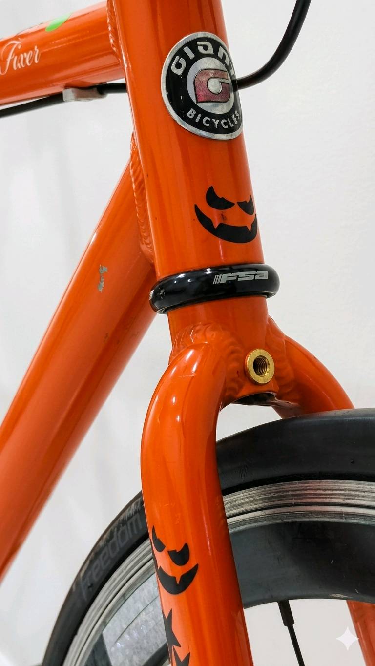 دراجة GIANT مميزة للبيع - حالة ممتازة
​لعشاق التميز والسرعة، دراجة من البراند العالمي Giant Fixed Gear
​الماركة: جينت (Giant) .
​الحجم: المقاس المكتوب على الهيكل هو M .
​الهيكل : مصنوع من الألمنيوم خفيف الوزن
​اللون: برتقالي 
​الزنجيل : معدل بلون برتقالي متناسق تماماً مع لون الهيكل.
​نظام التروس: سنكل سبيد (Single Speed) 
مكاني بغداد 
السعر 250 وبيها مجال انشاء الله