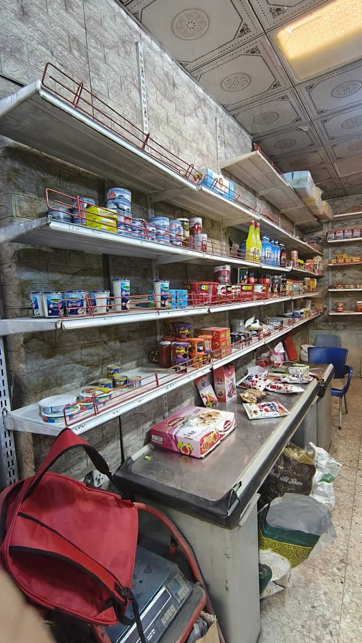 السلام عليكم برادات ومجمدات ورفوف للبيع سعر البراد الواحد 300 وسعرر الرفوف حسب الاتفاق ***********
