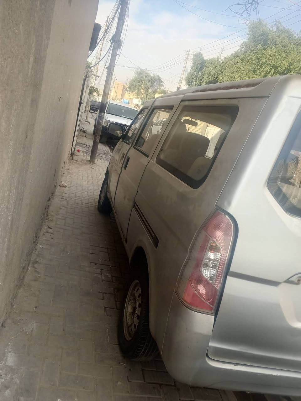 سلام عليكم سياره ليفان موديل 13 مال مزاد وزارة الداخلية تترقم سياره كير مكينه بلادي سياره كامله من كلشي مابيها نقص بغداد حي نصر ***********1
