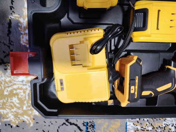 سلام عليكم دريل شحن او دريل لقمه او كوسره ١٢٥ حجم شاحنه سوبر جارج ٧٥ وتوصيل مجاني وذا انتا تجي تأخذه ٣ تقص من السعر كركوك *********** واحد اذار بطارية ٢٠٢٥موديل
