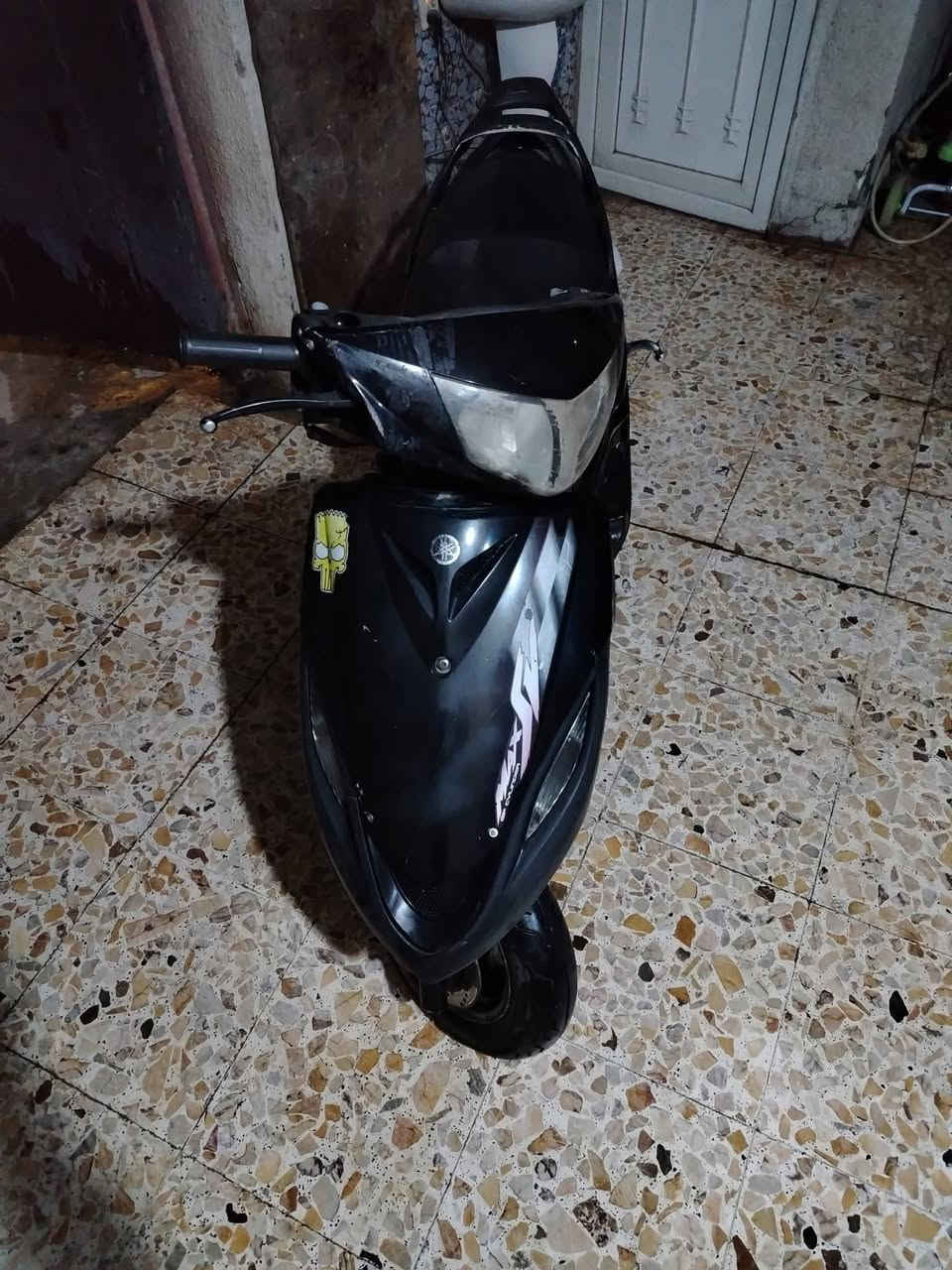 السلام عليكم
ماكس  140 اخت الرمبة 
نكرة سلف 
محرك ناعم اخرس 
كلجاتها تخبل
شلعة ومعدل تخبل 
كهربائياتها لايتات اشارة دبل اشارة كلة كامل   
مابيها اي نقص اوراق بيها 
الدراجة بالواقع احلة من الصور 

السعر 300 وبيها مجال للشراي 

***********
