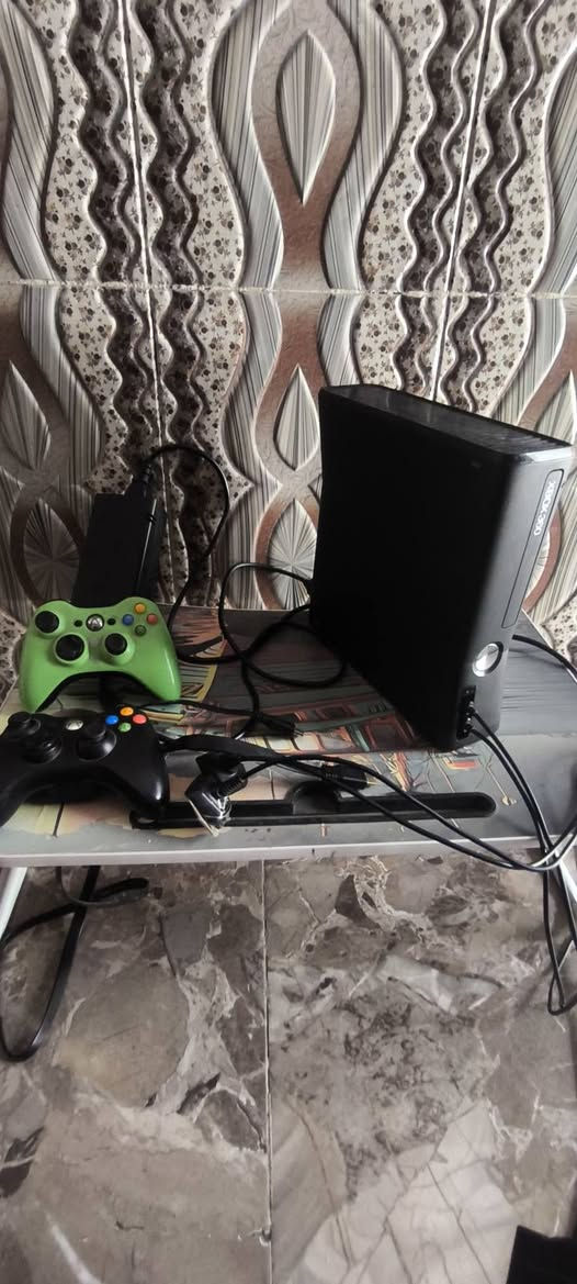 XBOX 360 slim ب115 الف
السلام عليكم 
اكس بوكس 360 سلم نظافة 95% كامل ملحقات 
جويستكين مع شاحنتين الهن الخضره بيه كير المنظور معلك (فقط للطوبه صالحه) بي 22 لعبة 
برزهن 
باتل فيلد 3
كود بلاك اوبس 2 و ميدر 
ماينكرافت نسختين 
GTA 5 ساندرياس و
فيفا 2020 و 2018
بيس 2018 
blur 
ومصارعه


**إذا كنت صاحب هذا الإعلان وتريد حذفه لأي سبب، رجاءا أرسل رسالة إلى الدعم الفني**