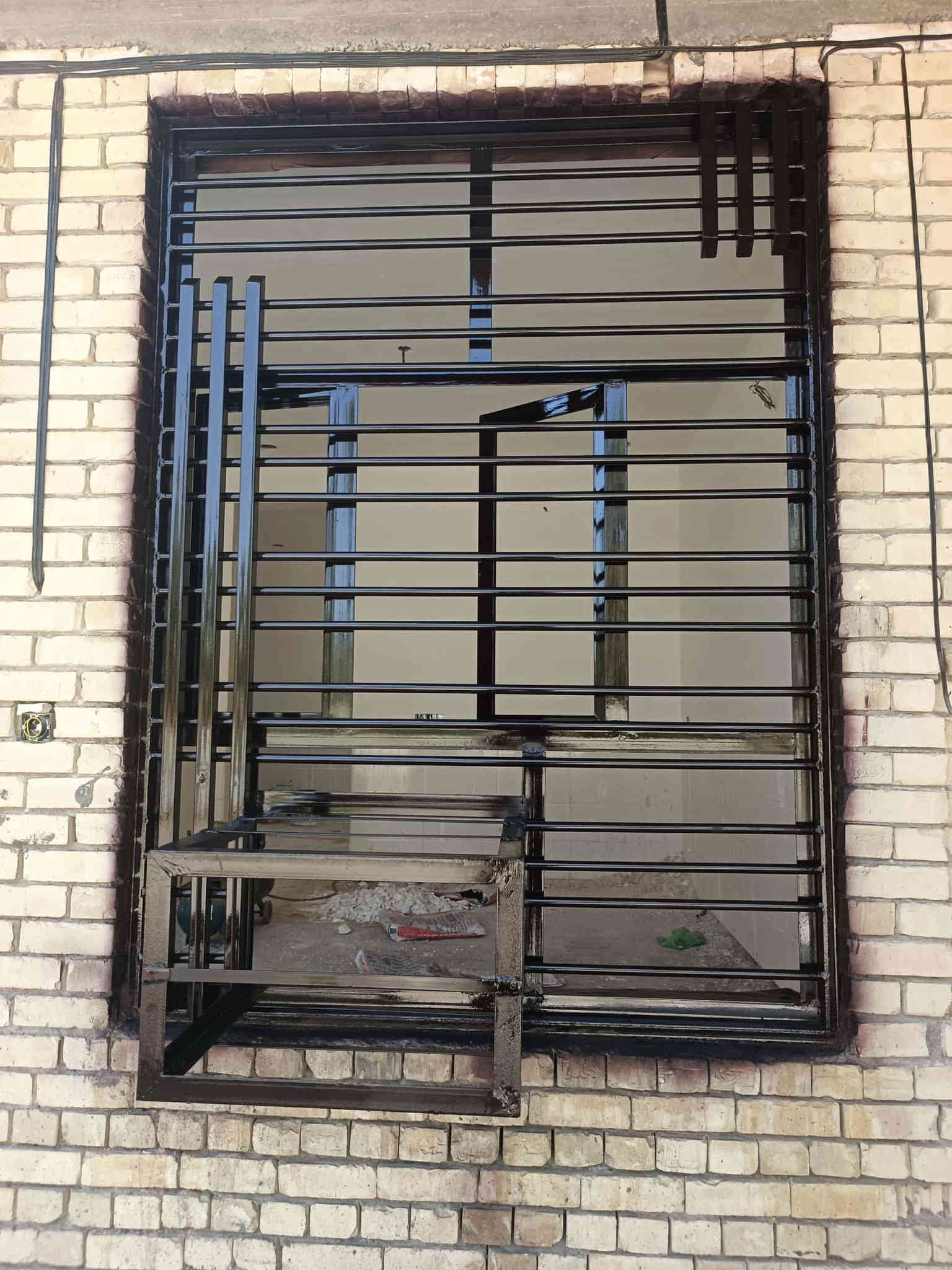 شاب مسيباوي يشتغل صبغ البيوت والمحلات وكافة انواع الشبابيك والابواب وباسعار مناسبه وهءا رقمه ***********
