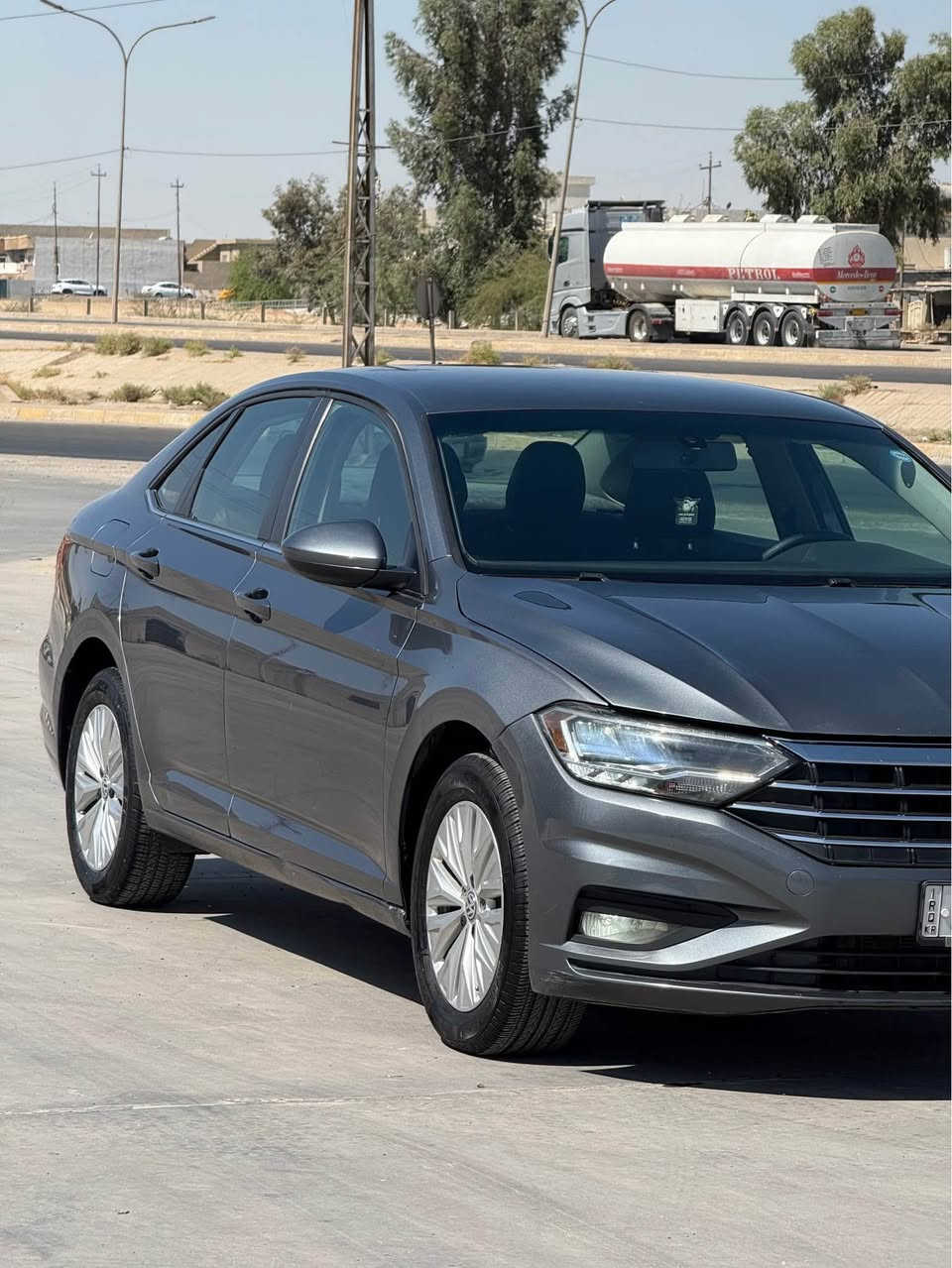 جيتا ٢٠٢٠ فئه S
سياره موجودة بكركوك جداً نظيفة بيها جامرلغ سرقه وبالعراق راس البونيد انضرب فقط  بدون ايرباگ بدون دواخل كلشي شرط حماوه مكينه گير تبريد ثلج 
غير هذا  مضمونه ١٠٠٪؜
سياره مواصفات s معروفه 
رادار خلفي امامي نقطه عمية اوتو ستوب خلفي اوتو ستارت انجن ابل كار و اندرويد اوتو   تحديد سرعة تحكم ستيرن وضعيات قيادة (ايكو- سپورت )الخ..
سيرفس كامل مسويلها من حجرة احتراق دكشن كلها تنظيف مسويلها  تخم تايرات جديد فقط تدك سلف وتمشي طالب عليها145 و مجال السياره بكركوك 
رقم التلفون*********** كركوك, العراق
